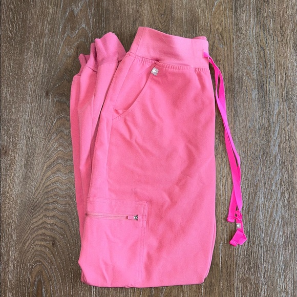 Figs - High waisted pink jogger - Picture 2 of 3